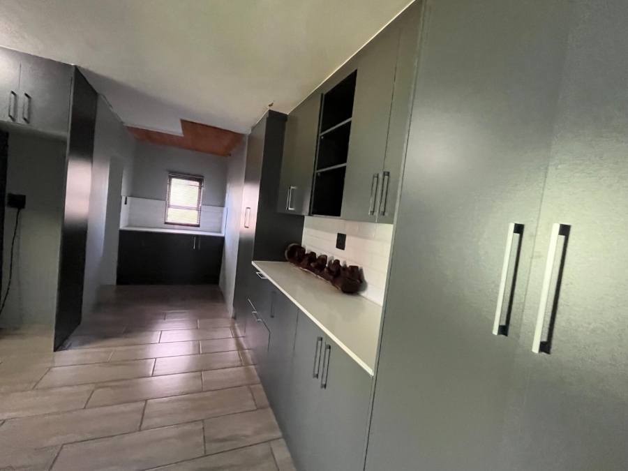 4 Bedroom Property for Sale in Lindequesdrif North West